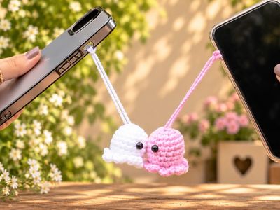 Crochet Couple Phone Charm 1